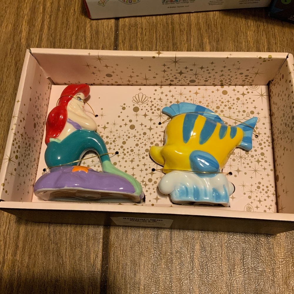 Ariel salt and pepper shakers